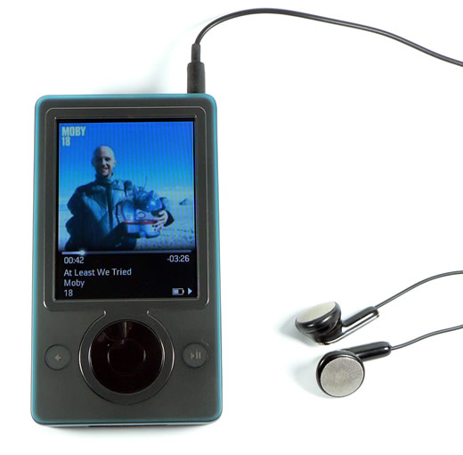 Microsoft Zune con sus auriculares